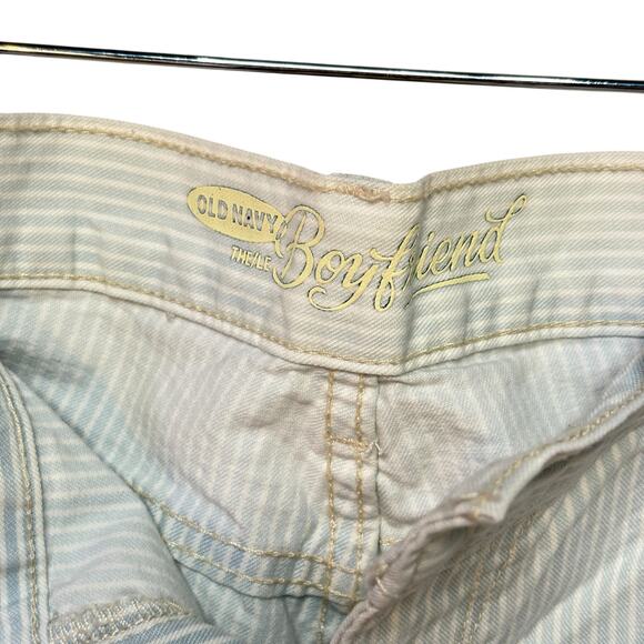 Old Navy Boyfriend Style Blue& Wht Pin Stripe Denim 5 Pocket Capri Pants 12 - Picture 2 of 9